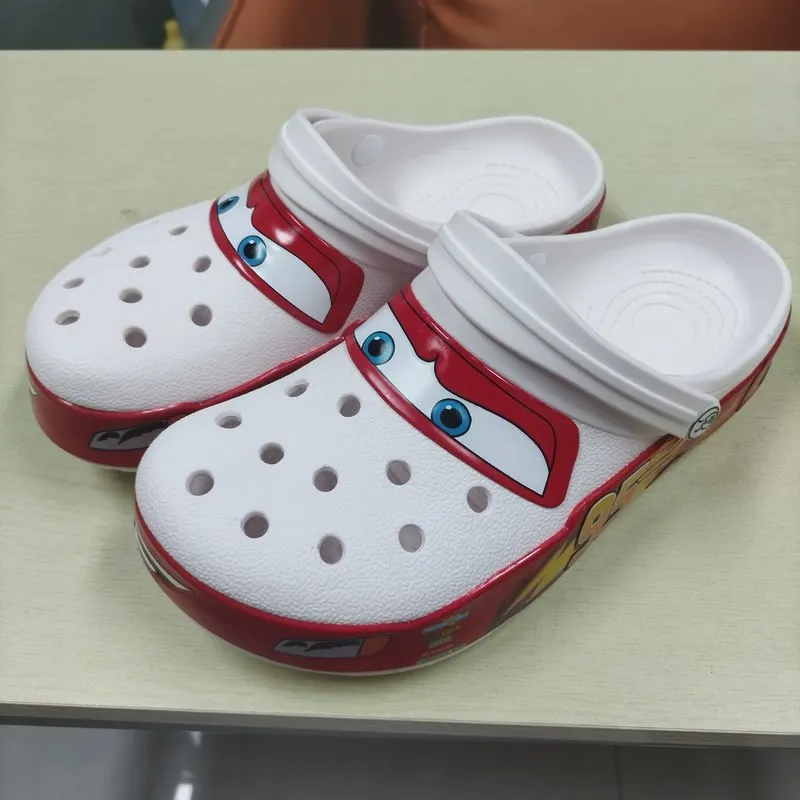 Nuevos zapatos de cueva parpadeantes Disney Lightning McQueen, zapatillas creativas suaves y transpirables con personalidad a la moda para estudiantes, regalo de vacaciones