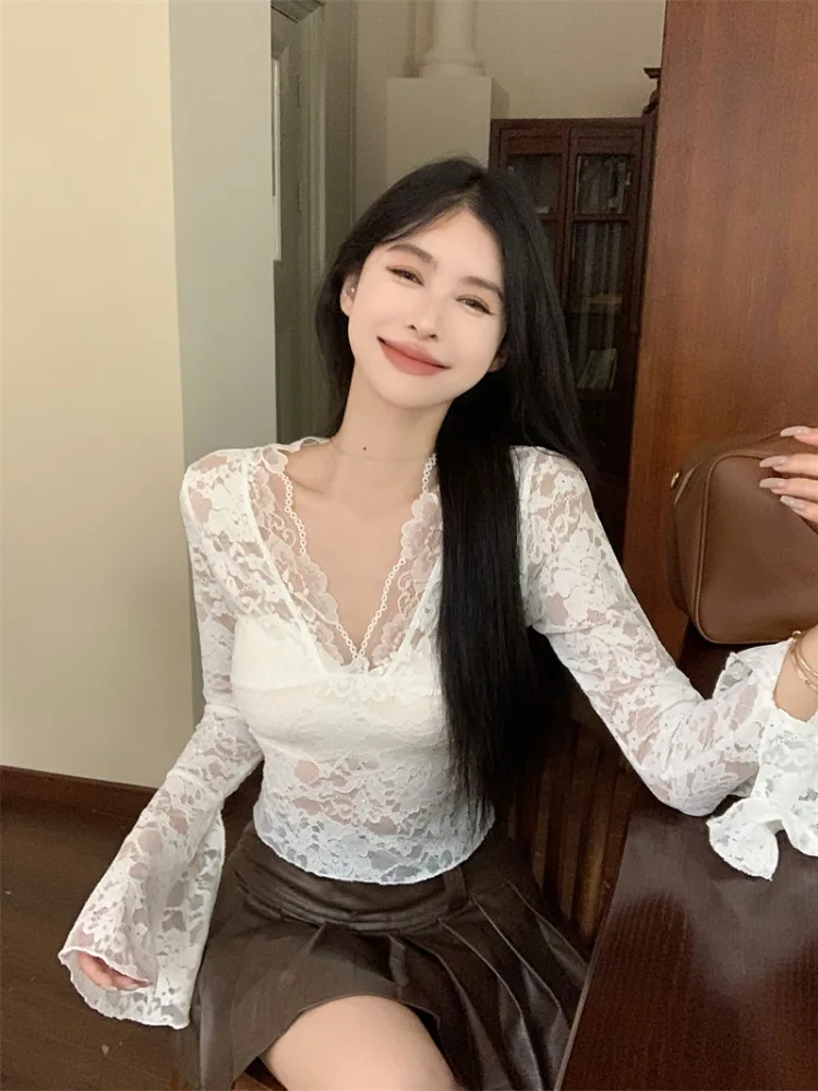 

Slimming Lace Shirt V-Neck Waist-Cinching Women's Inner Wear Top Korean Style Commute Fashion Bell Sleeve Short Length