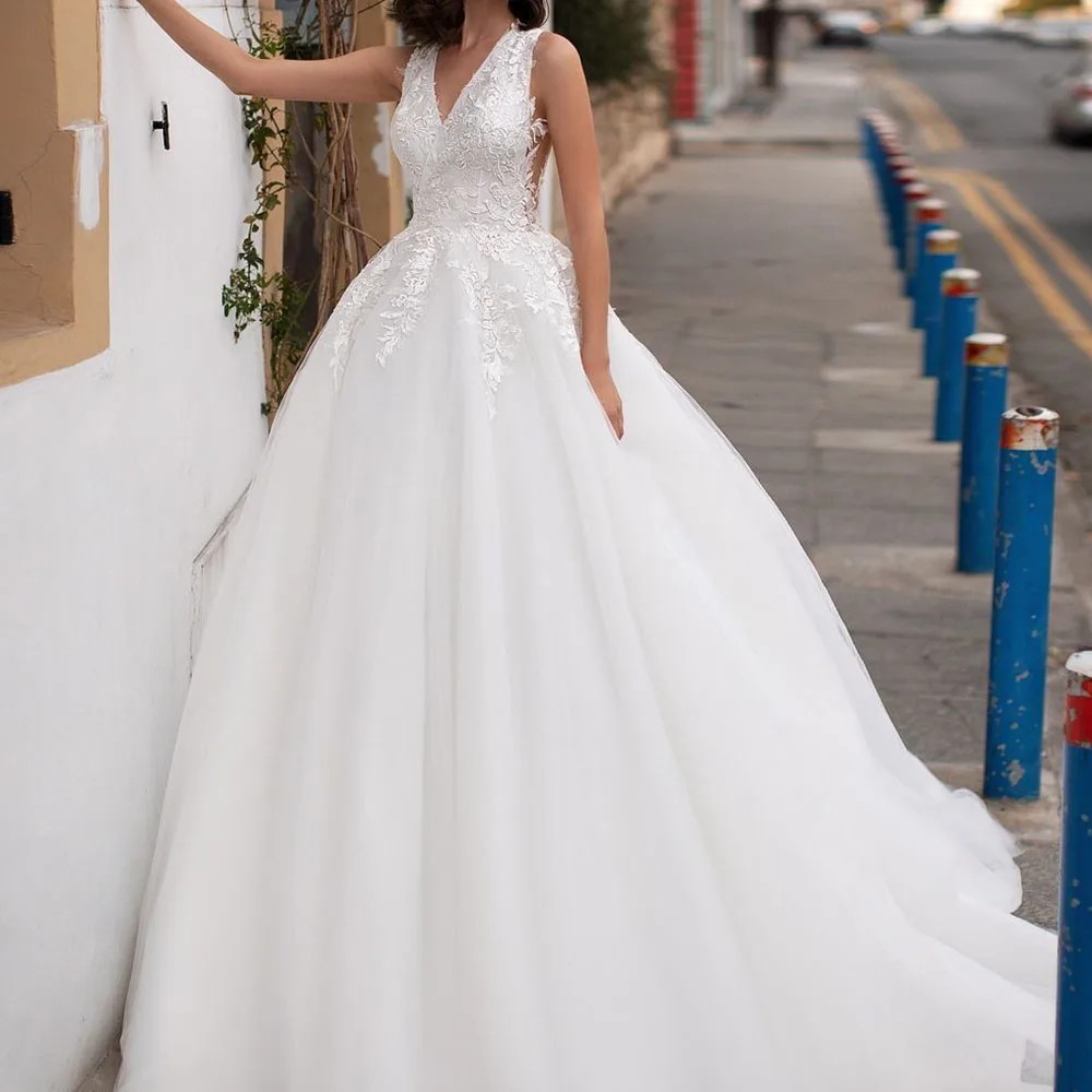 

Formal Luxury Wedding Dresses for Elegant Women Sleeveless V-Neck Chapel Train Applique Organza Ball Gowns Bridal Princess Dress