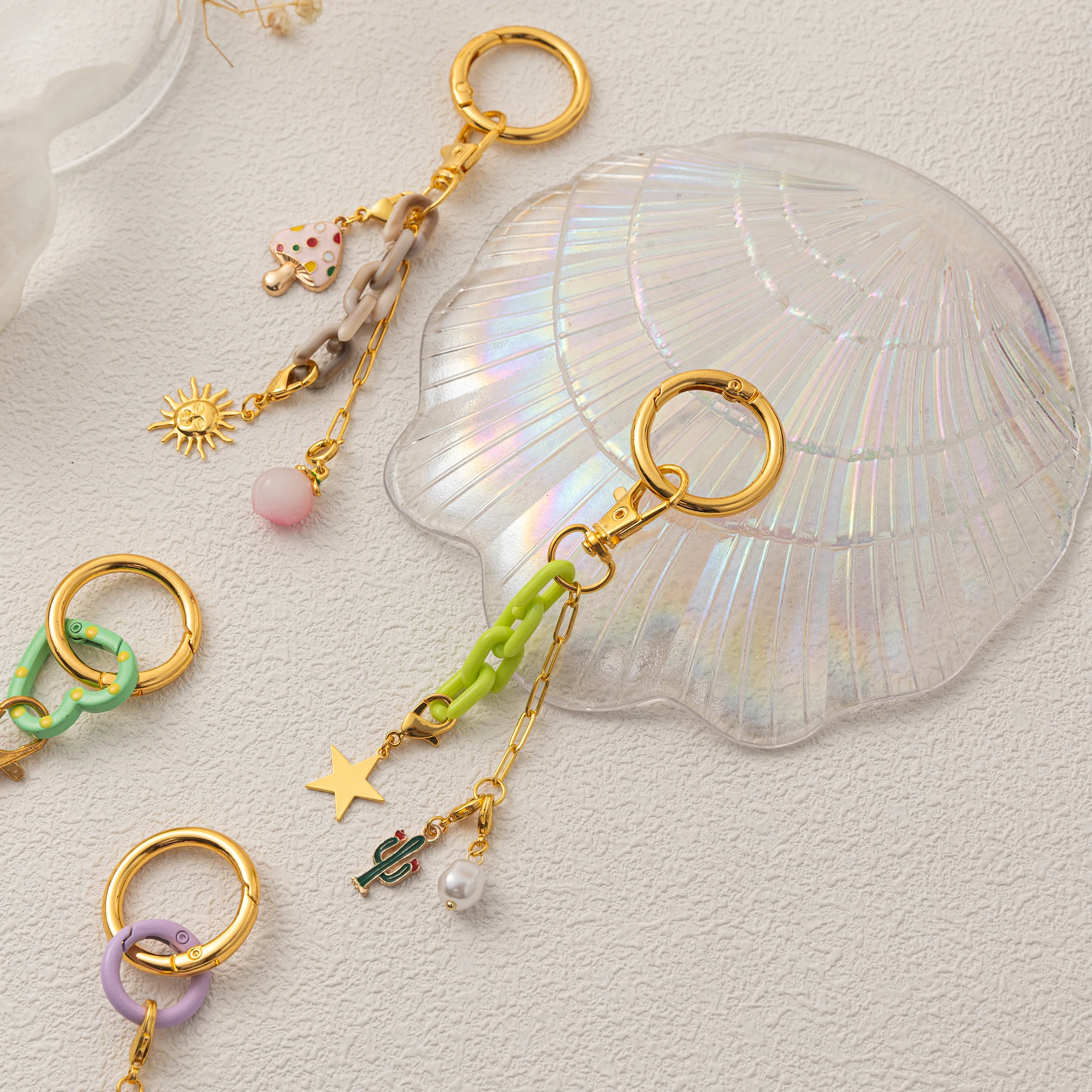 Fashionable simple and popular keychain DIY bag pendant with brooch charm women's accessories
