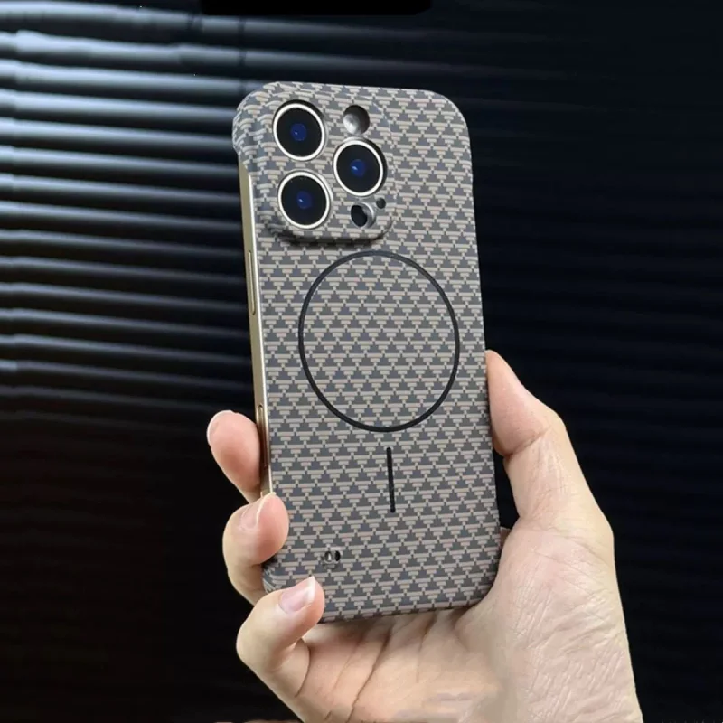 حافظة شحن لاسلكية رفيعة للغاية من ألياف الكربون Magsafe لهاتف iPhone 16 15 14 Plus 13 12 11 Pro Max غطاء الكمبيوتر الملمس كيفلر بدون إطار