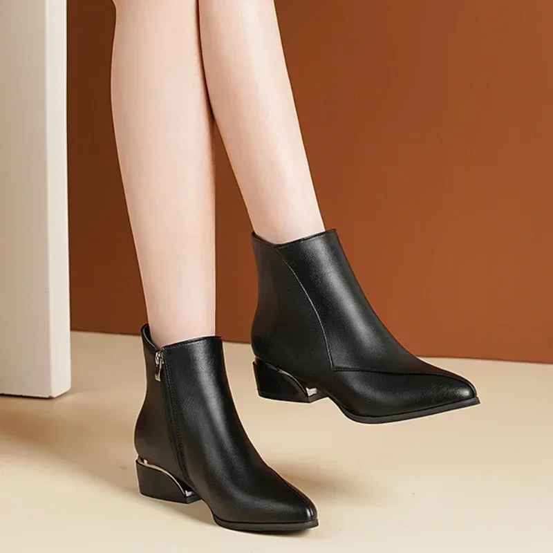 2026 Autumn/Winter New Fashion Pointed Zipper Panel Thick Heel Versatile Comfortable Women\'s Short Boots Casual High Heels