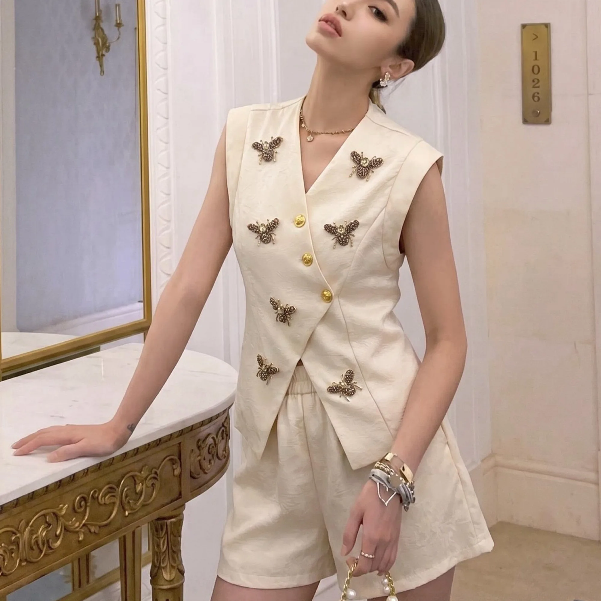 Women Two-Piece Set Satin Heavy Embellished Floral Sequin Vest + White Shorts Suit Brooch Elegant Matching Outfit DM3BSE012