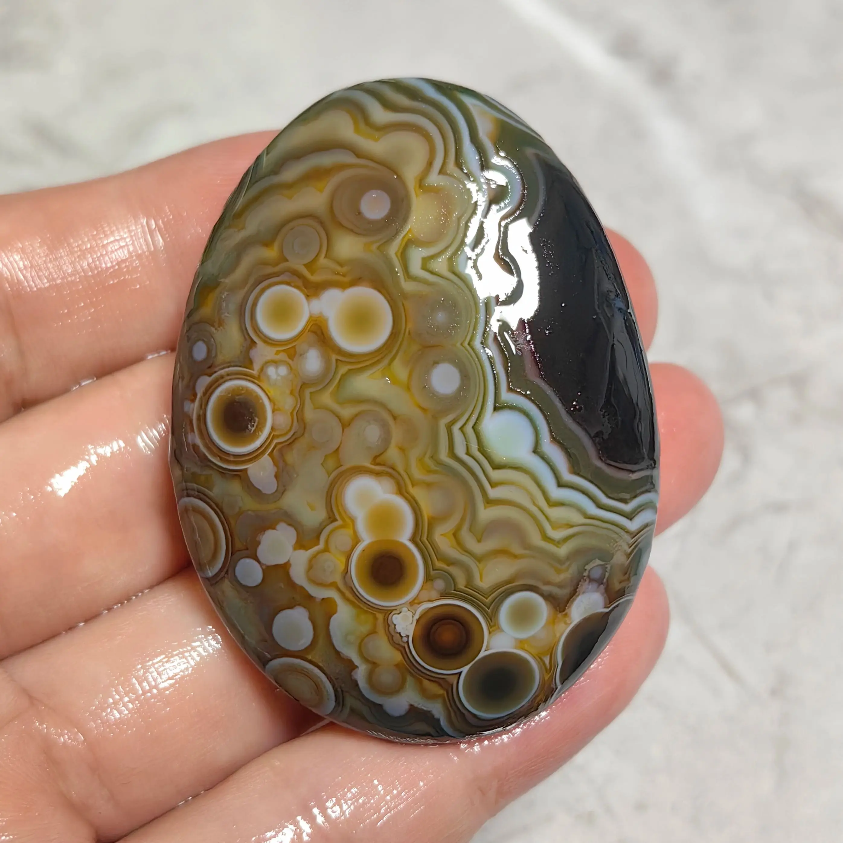 Unique Flower Eye Agate Oval Gemstone Natural Banding Mineral Specimen Handheld Ornament Desktop Decoration Art Collection