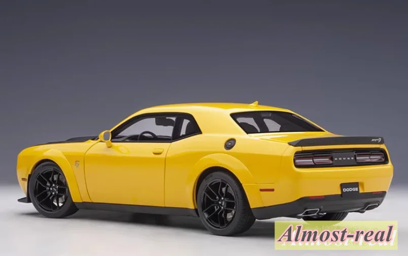 AUTOart 1/18 For DODGE CHALLENGER SRT 2018 Alloy Model Car Diecast Ornaments Birthday Gifts Hobby Display Collection Yellow