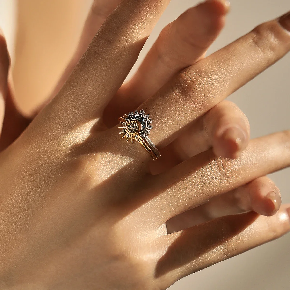 Summer Women Fashion Sun Moon Star Ring Elegant Temperament Sparkling Finger Ring Party Jewelry Accessories Gift Couple\'s Ring