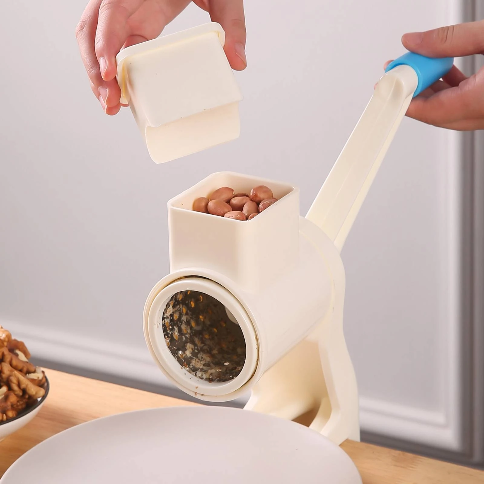 Hand Crank Nut Grinder Easy to Use Manual Nut Grinder Kitchen Tool Non-Skid Base Hinged Lid for Infant Food Prep view 4