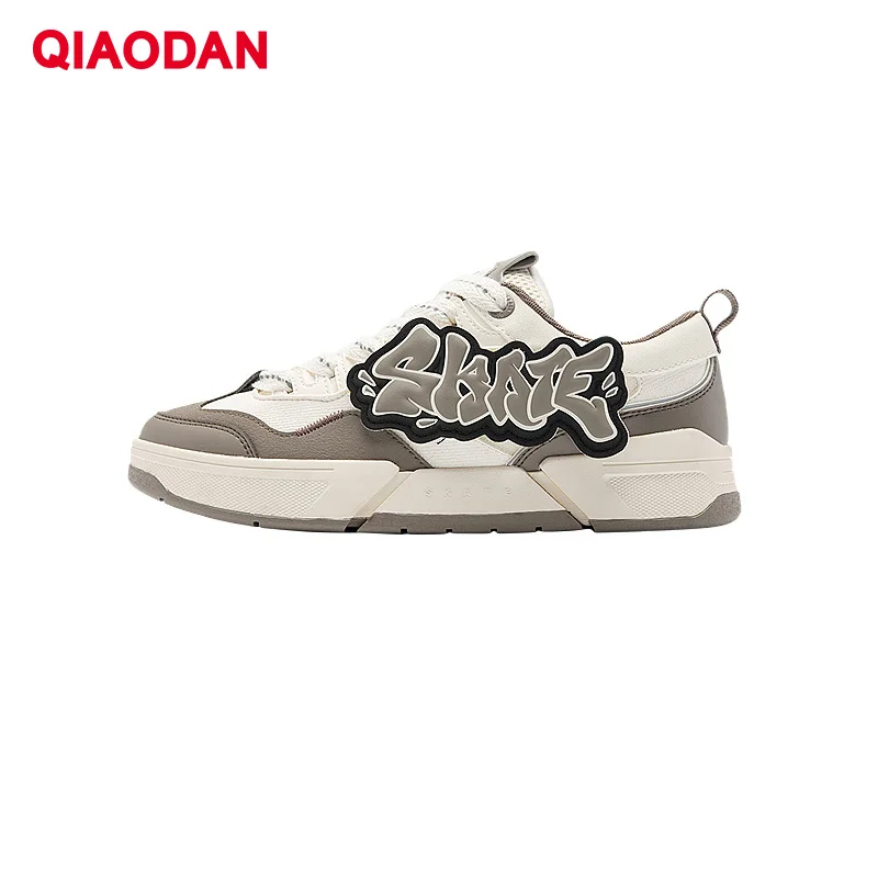QIAODAN, zapatos deportivos de skate para hombre, informales, atléticos, cómodos, de cuero sintético, ligeros para zapatillas de deporte diarias QDL053244500