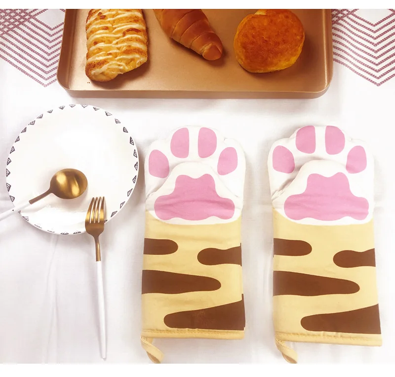 

Cute Cat Paw Design Oven Mitts/Heat Resistant Gloves for Microwave and Baking