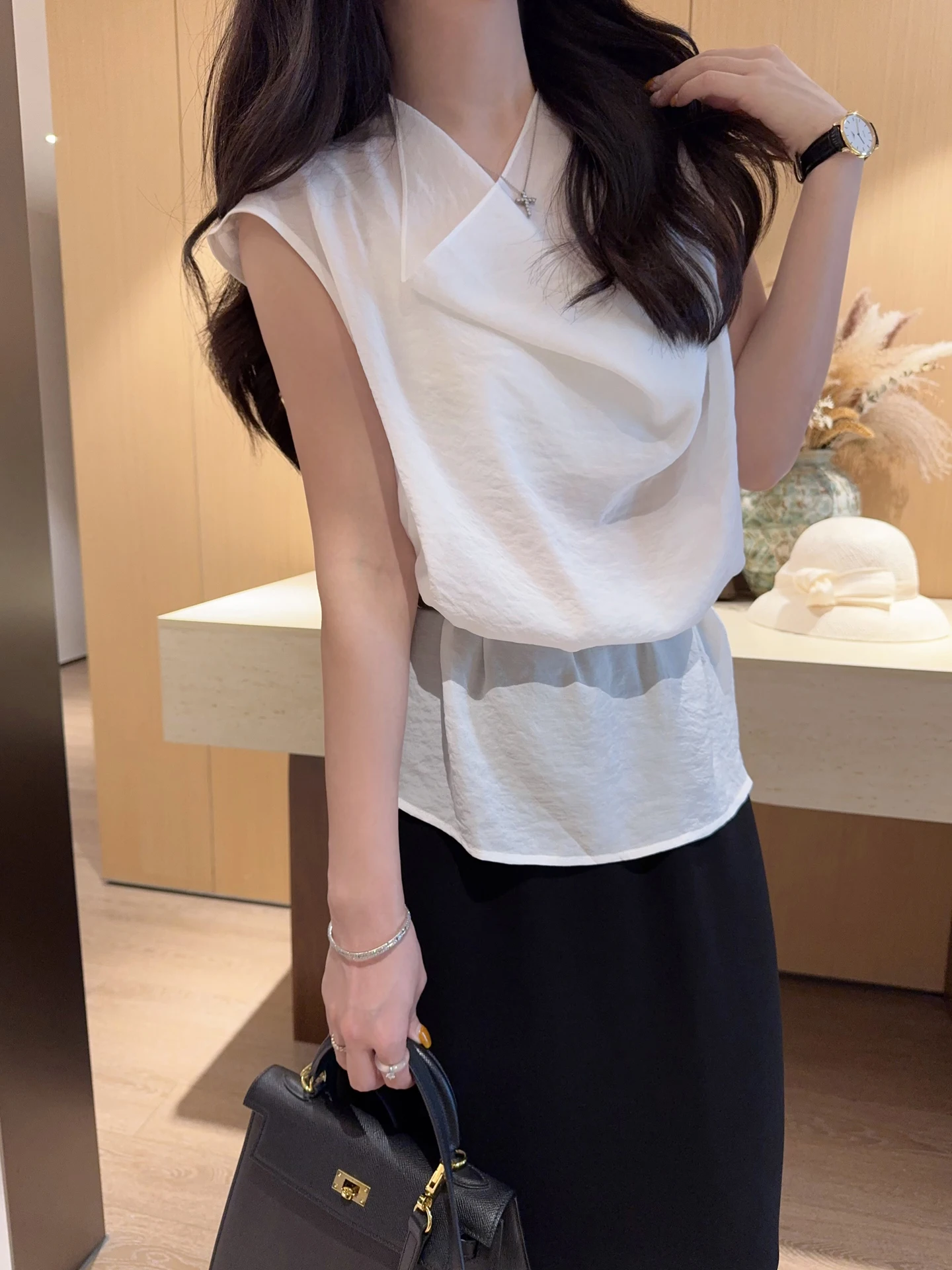 

Elegant Summer Slim Fit Sleeveless Vest Women's Fashionable Versatile Neck Swinging Design Lightweight Top round Hemline
