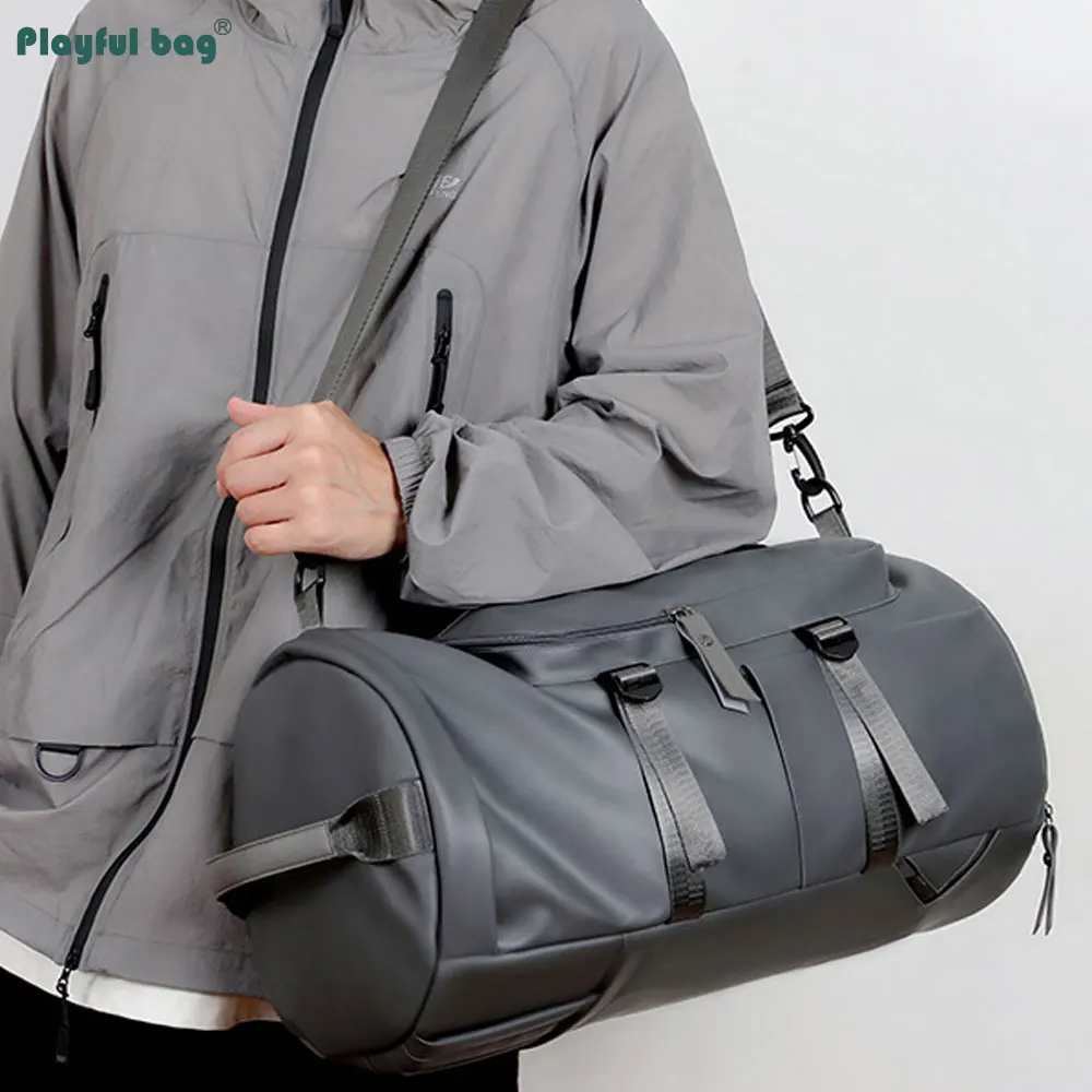 AVA309 Bolsa deportiva ligera con compartimento seco y húmedo