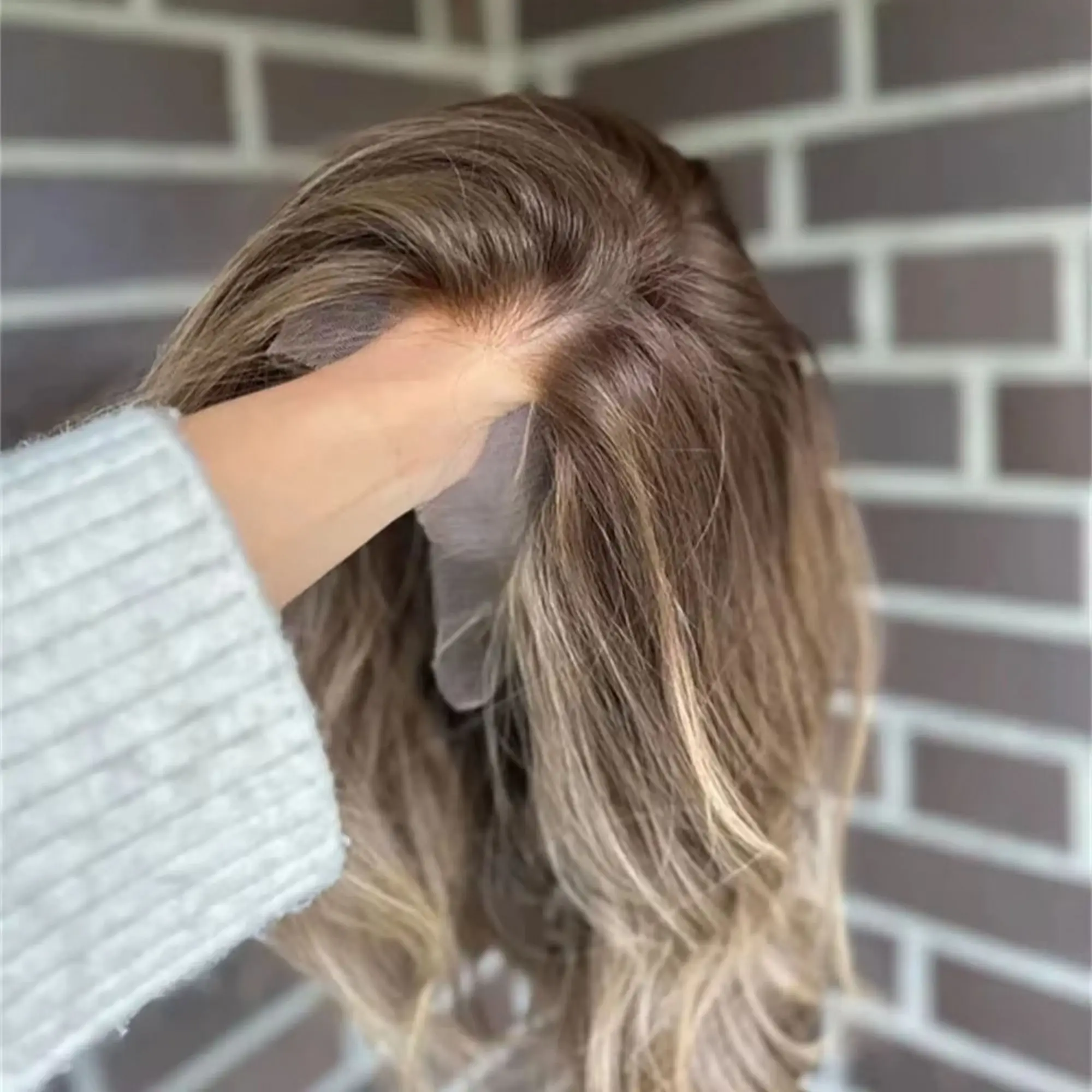 

Каштаново-коричневый мелирование Синтетические кружевные фронтальные парики Плечо Брюнетка Реалистичный вид Натуральная линия волос Свободные волны Женский парик