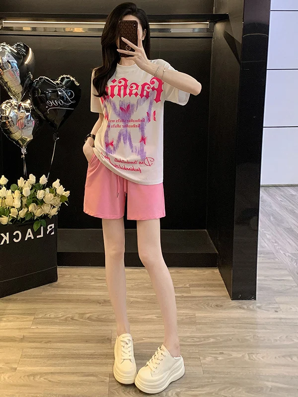 

Ретро-спортивный комплект в гонконгском стиле для женщин, лето 2026, новинка: топ с коротким рукавом и круглым вырезом, шорты, маленький размер, комплект из двух предметов