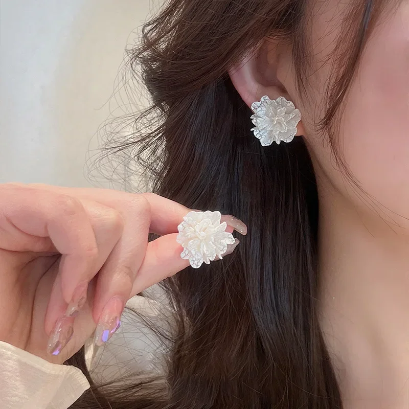 New Big White Flowers Stud Earrings for Women Personality Fashion Unique Design bijoux Wedding Jewelry Wholesale Birthday Gift