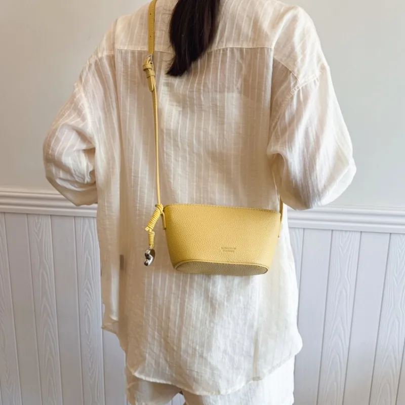 

Стильная женская сумка со стеганой строчкой, вневременный стиль, подходящий для офисных официальных мероприятий