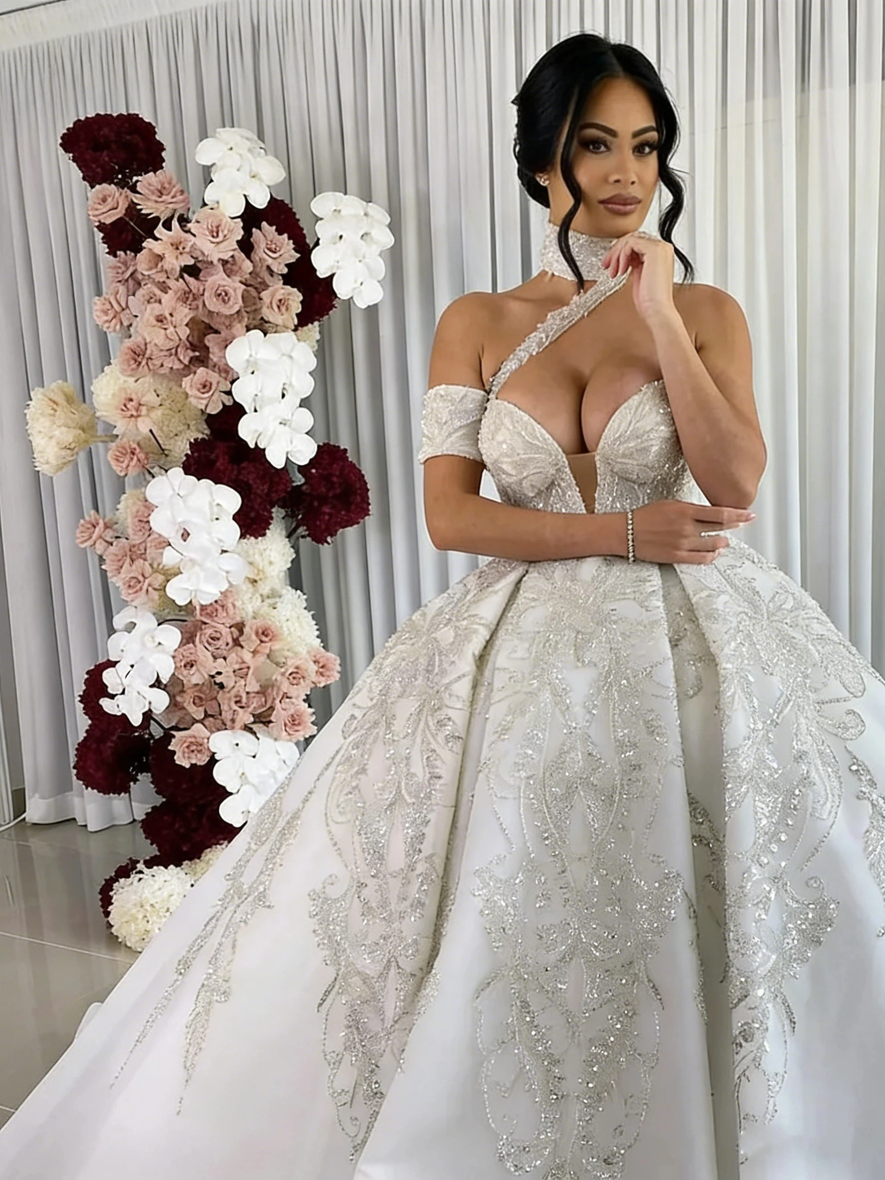 Luxurious Shiny White A-Line Lace Decal Women's Wedding Dress Sexy V-Neck Off Shoulder Church Dance Bridal Gown Customized
