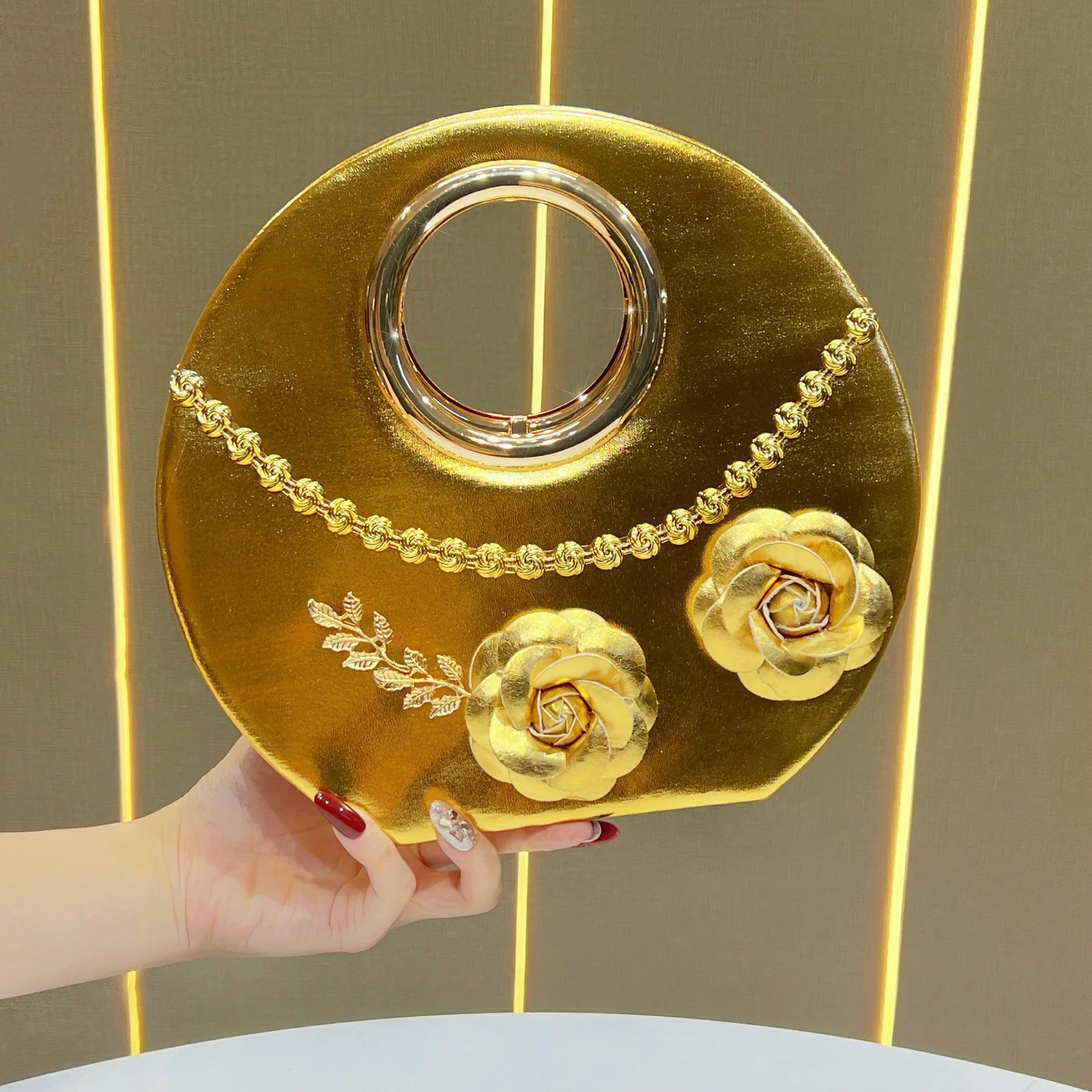

New Celebrity Premium Dinner Dress Bag Fashion Versatile Round Messenger Women's Bag Flower Temperament Chain Bag