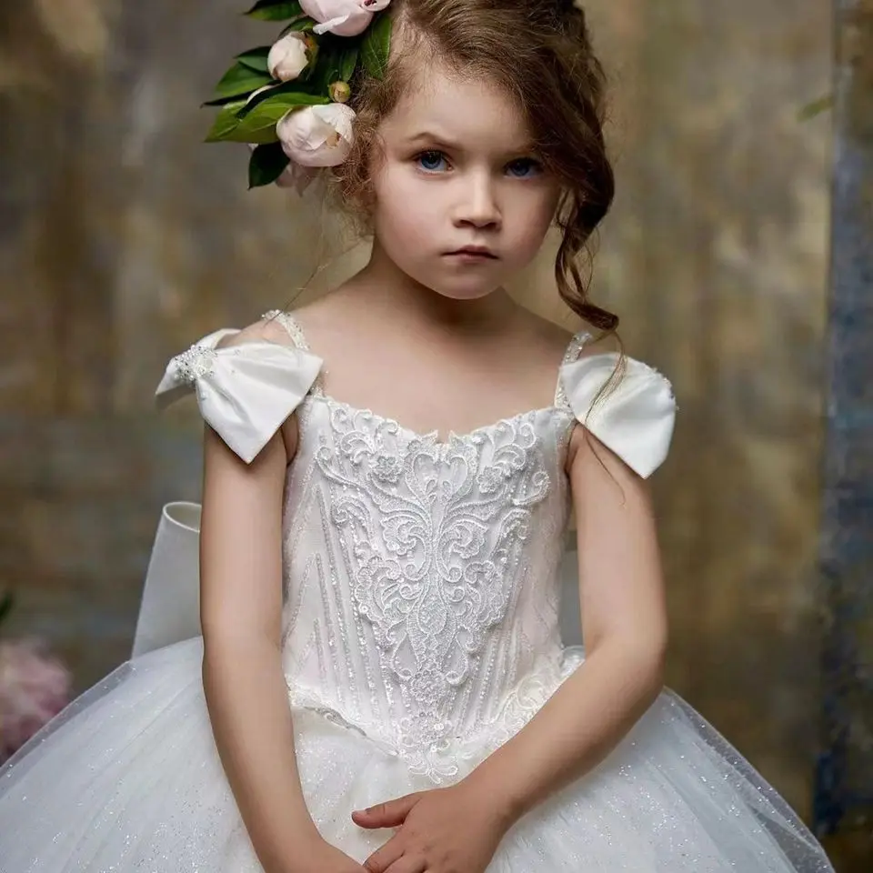 Vestidos blancos elegantes de tul hinchados para niña, vestidos de flores para boda, vestido de fiesta de princesa, Apliques de encaje, vestidos de primera comunión con lazos 2024