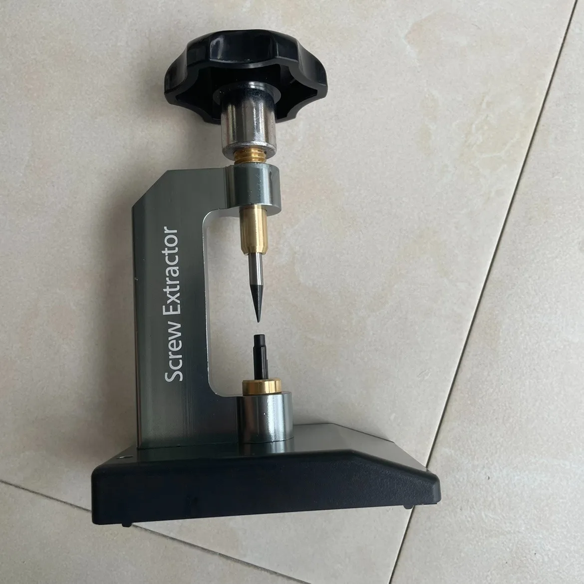 New Design Screw Extractor for Eyewear Equipment – Directly Pushes Out Old Screws