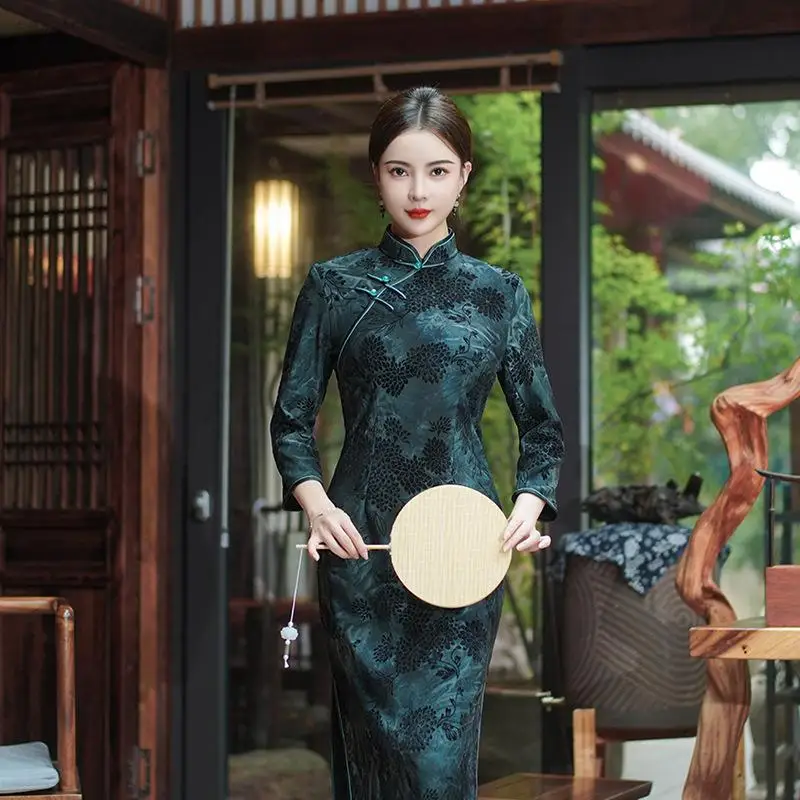 Cheongsam de talla grande 5XL para mujer, estilo chino Retro, Qipao estampado, otoño, nuevo vestido de fiesta de noche de terciopelo, vestido Oriental de terciopelo
