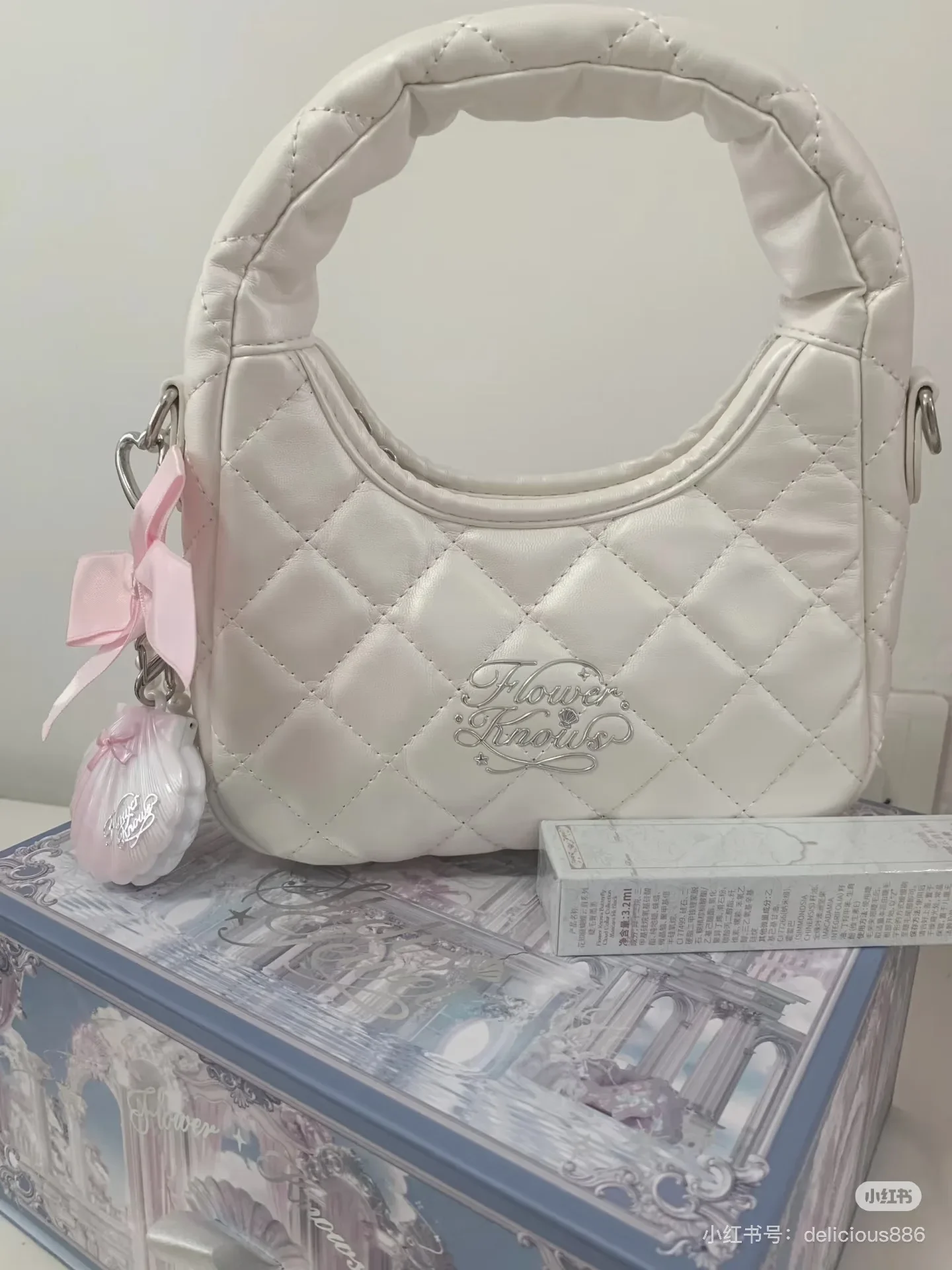 

MAKEUP Flower Knows Limited Edition Shell's Jewel New style handbag cosmetic bag