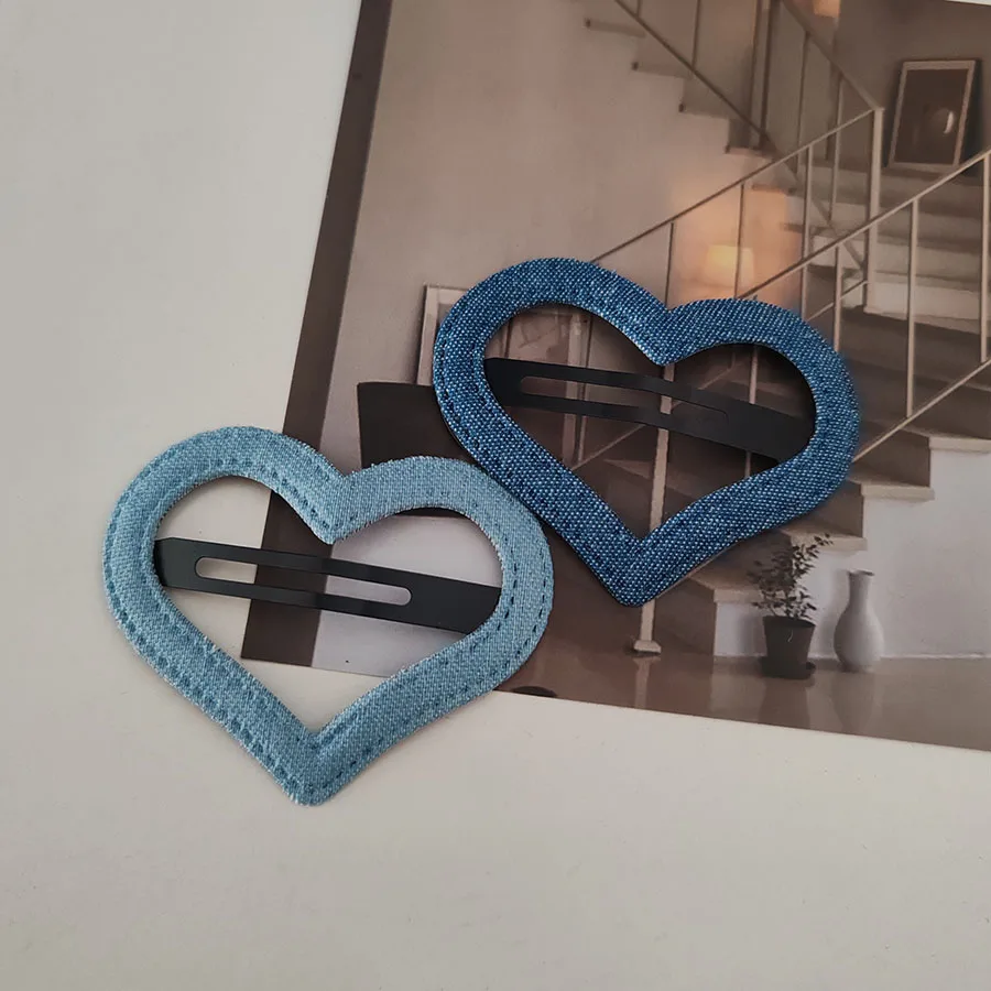2-teiliges Denim-Samt-Haarspangen-Set für Frauen und Mädchen, Rote Herz- und Stern-Seitenclips, Modische Haaraccessoires – Detail 6