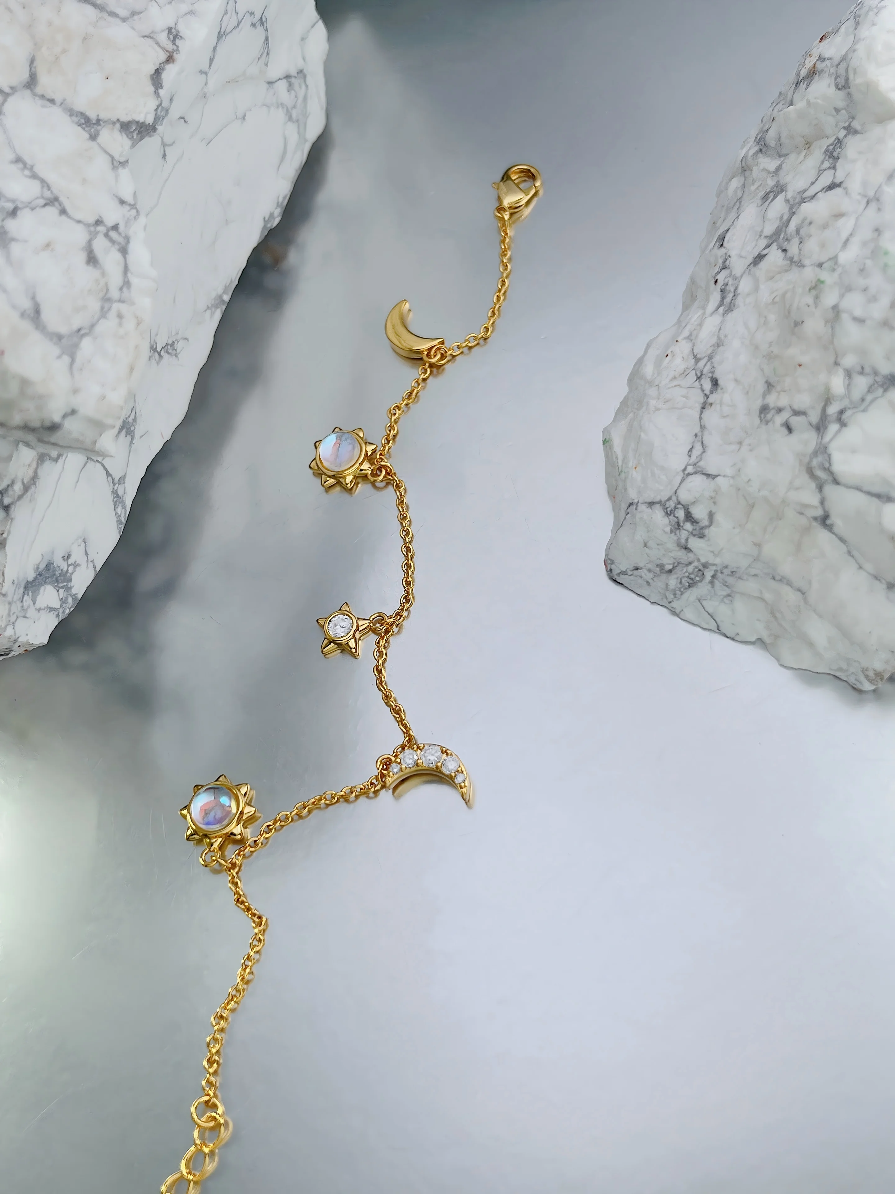 

Simple gold-plated star and moon bracelet fashion jewelry cross-border personality simple design ladies bracelet