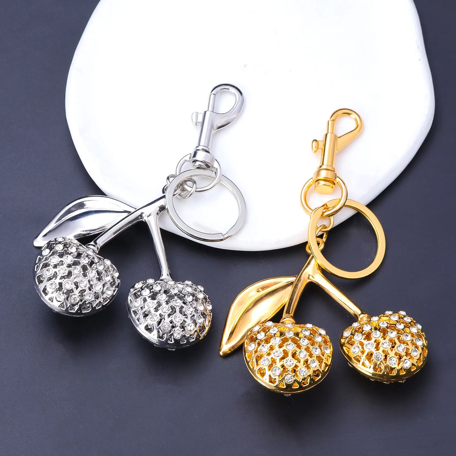 لذيذ كريستال الأحمر الوردي الكرز المفاتيح لطيف الفواكه الكرز قلادة كيرينغ للنساء حقيبة مجوهرات مفتاح الملحقات هدية