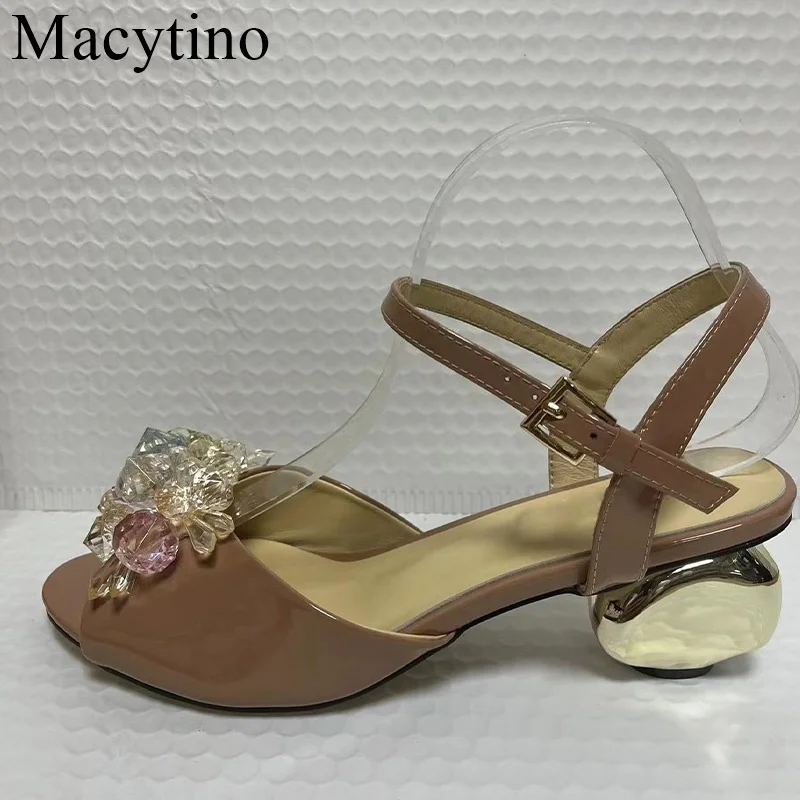 

2024 Summer Bohemian Crystal Beaded Word Band Metal Ball Thick Heel Ladies Open Toe Sandal Tide