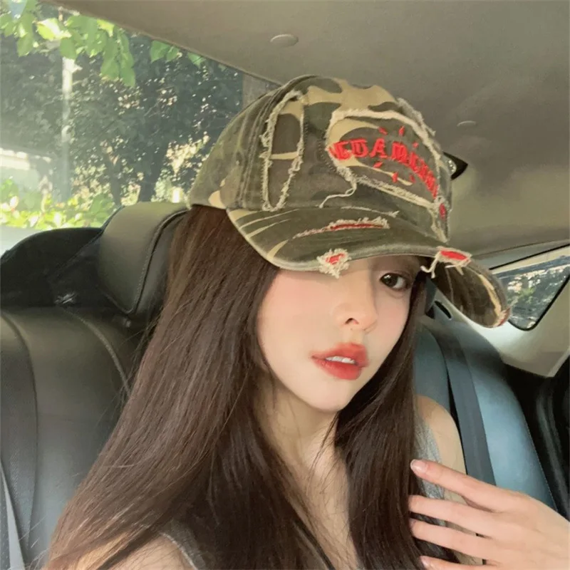 새로운 찢어진 위장 수 놓은 문자 야구 모자 여성용 조수 다목적 얼굴 작은 남성용 복고풍 모자의 한국어 버전
