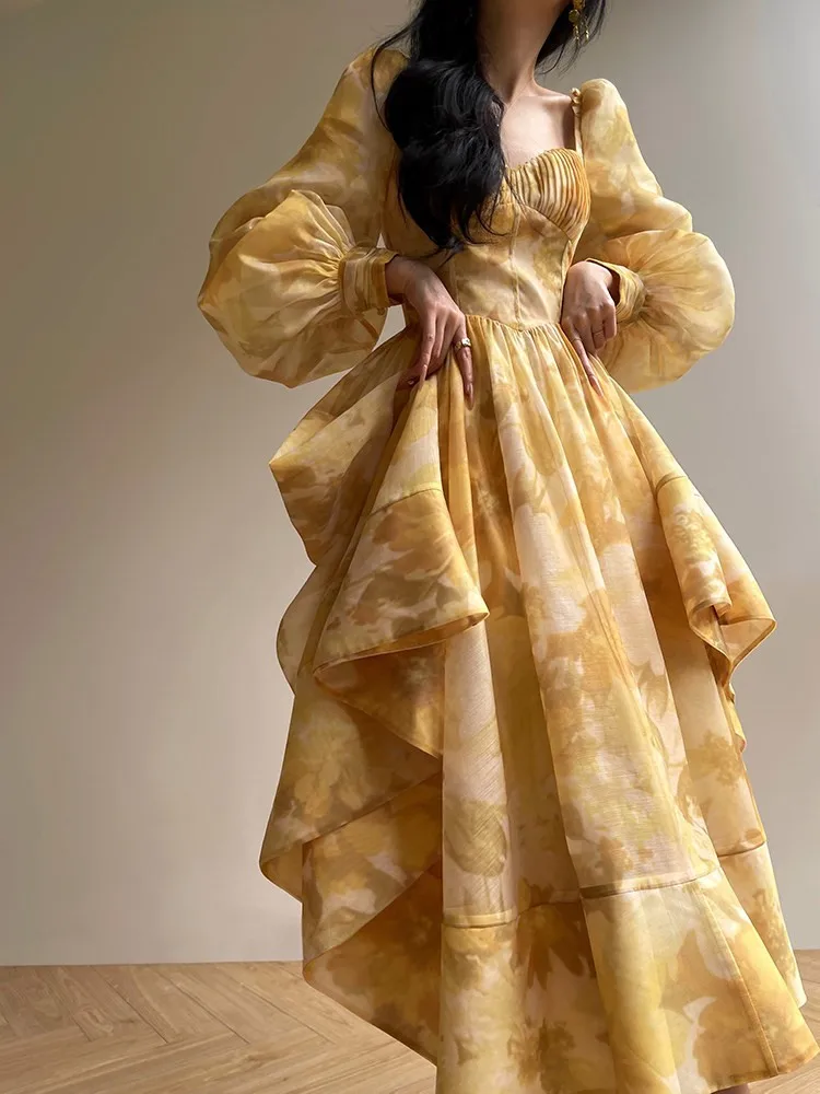 

Printed tea break waist-cinching and elegant puffed sleeve style dress