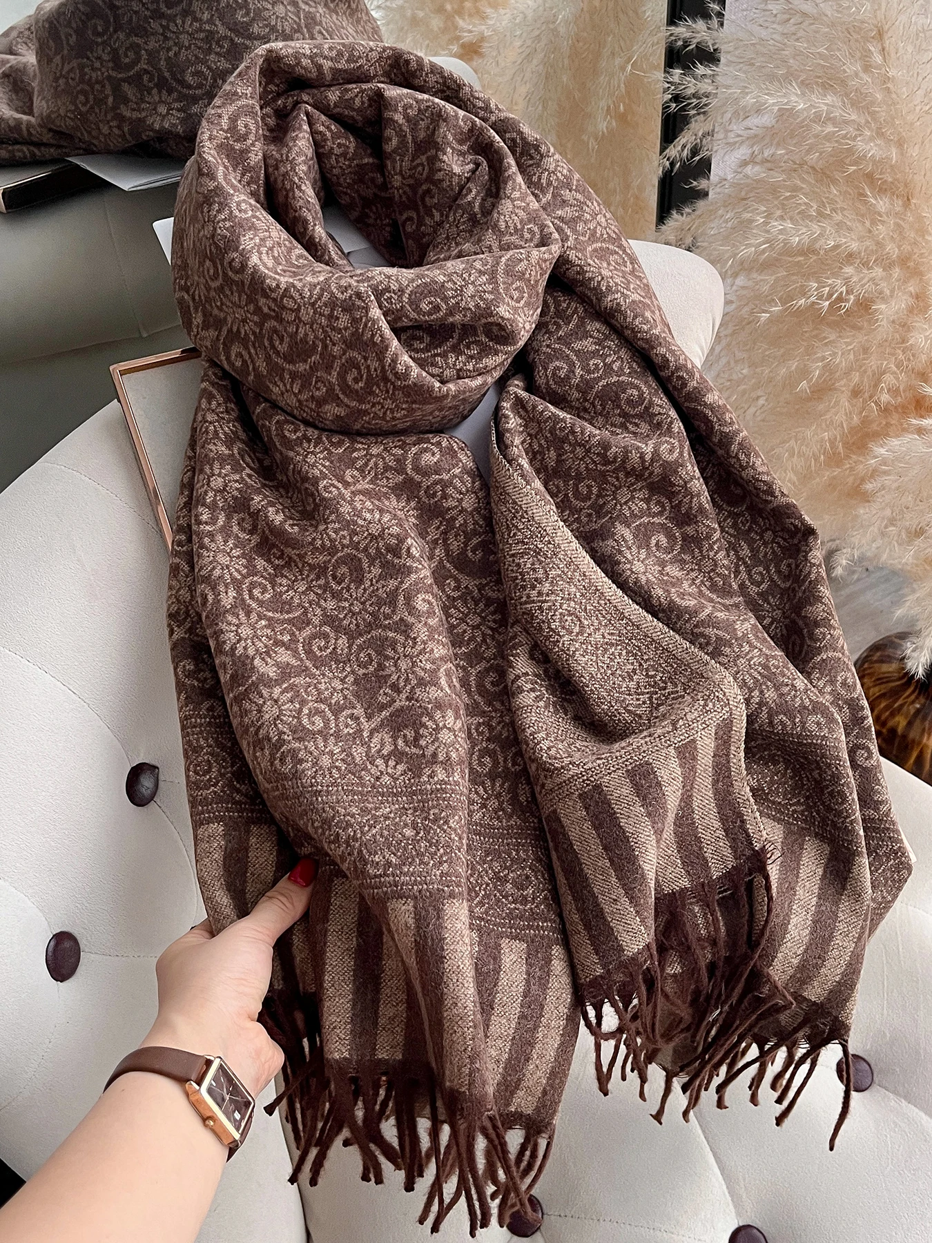 Luxury Jacquard Tassel Shawl for Women, Soft Warm Large Blanket Wrap Scarf, Classic Damask Print Winter Outerwear Cover Up