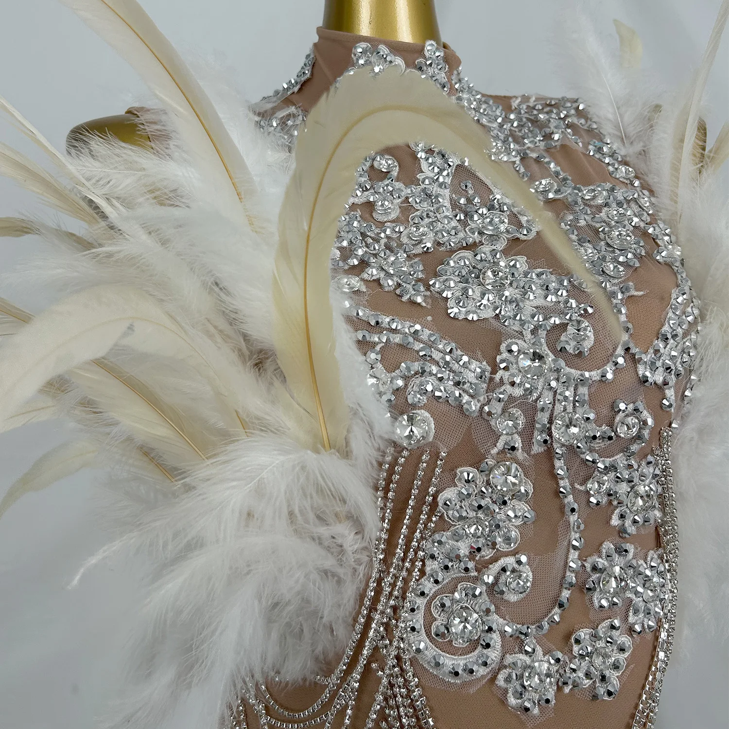 

Сексуальное платье-футляр с перьями и стразами для празднования дня рождения, женское вечернее платье, клубный наряд, мини-платье с кисточками для коктейля и ужина