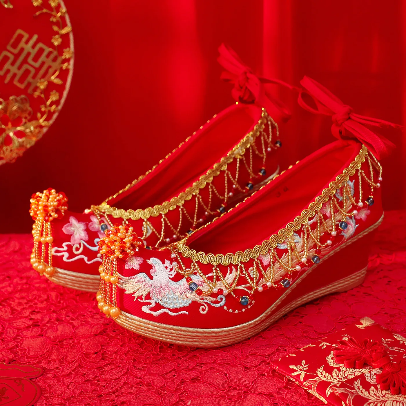 

Chinese Xiuhe Suit Wedding Shoes the Han-Style Clothing Ancient Costume Embroidered Red shoes