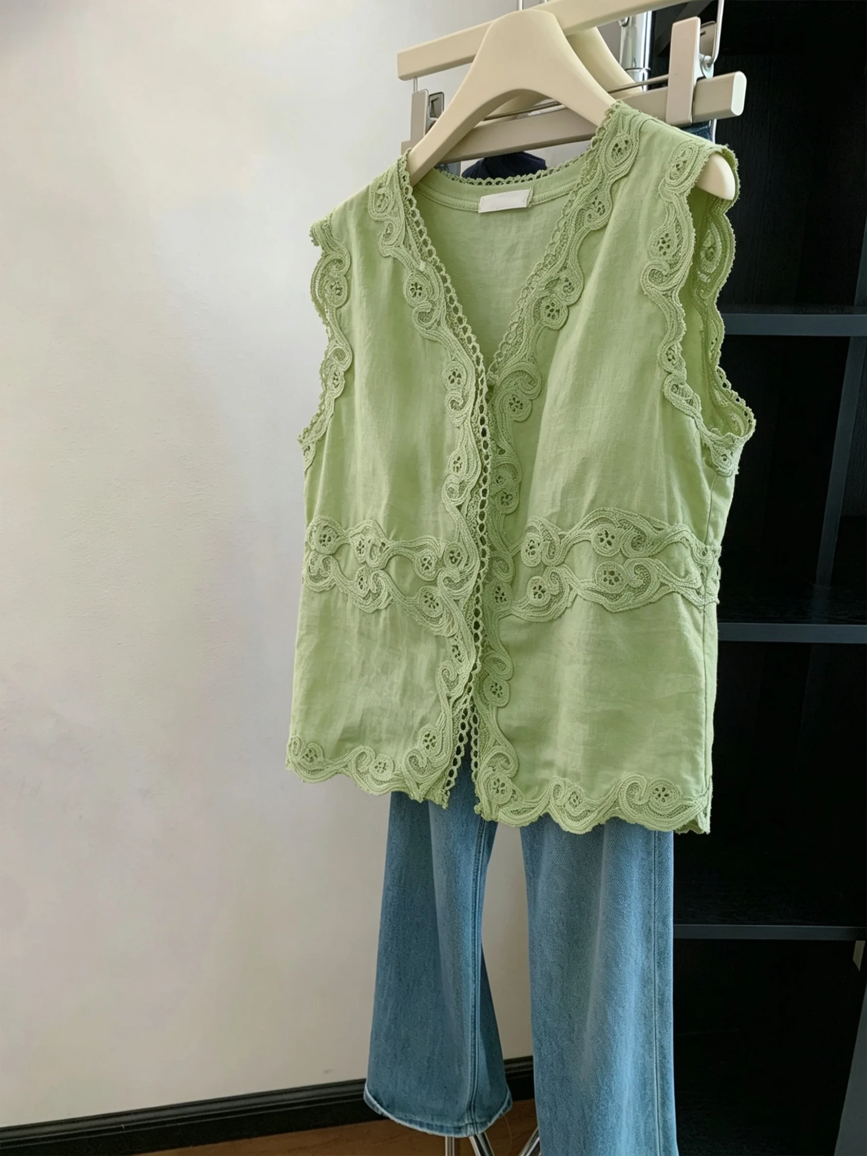 

Loose Lace Hook Flower Vest Dopaamine Style Sleeveless Women's Summer Slimming Top Casual Loose Fit round Neck Button down