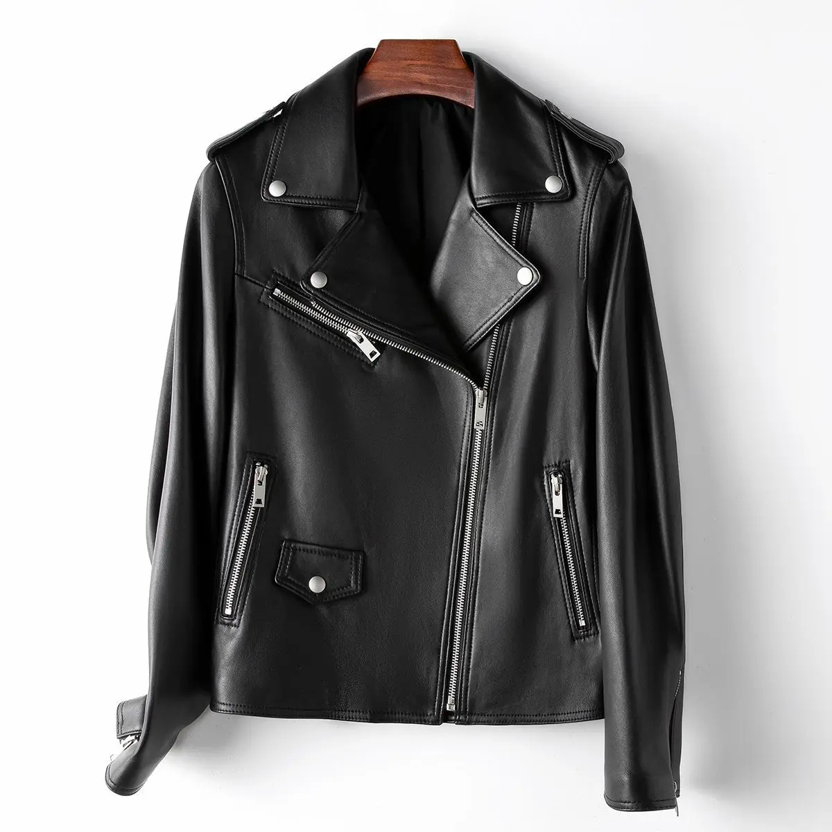 Small amount of clothing Spring 2024 short motorcycle style slimming leather jacket for women's new casual leather jacket