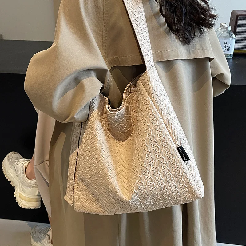 Leisure Commuting Large-capacity Nylon Cloth Bag Women's 2024 New Light and Simple Shoulder Messenger Tote Bag