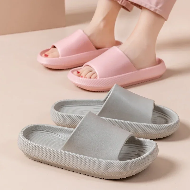 2024 夏スリッパ男性ソフト屋内サンダル厚底ファッション女性フリップフロップビーチシューズカップルノンスリップ浴室スライド