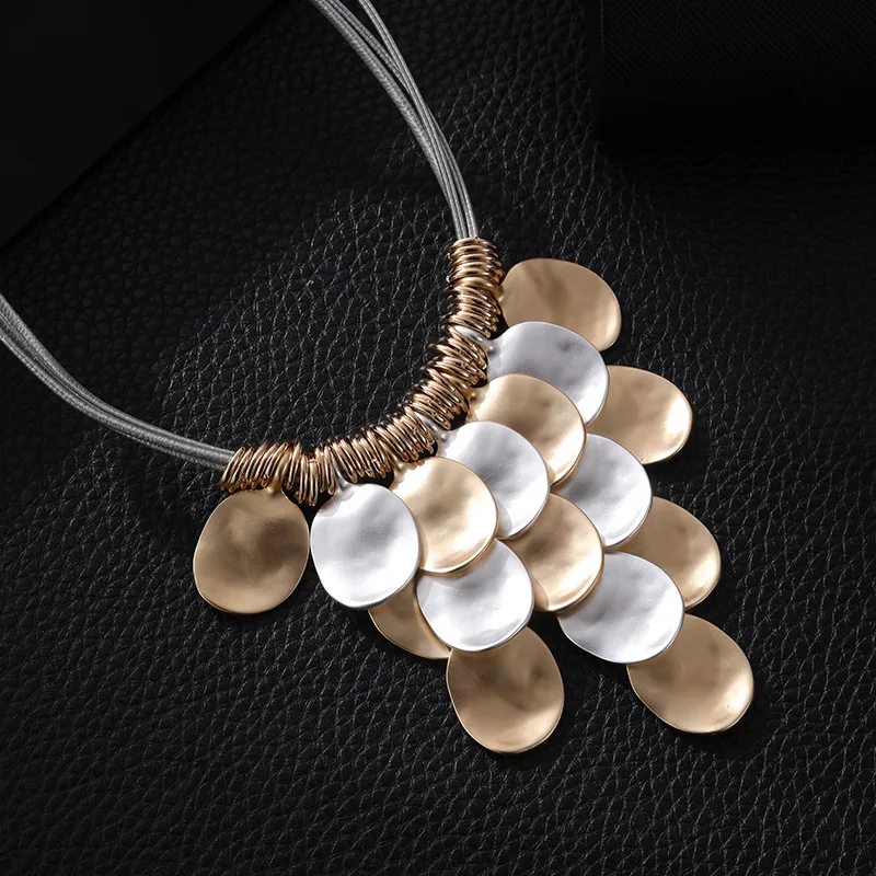 Simple style European and American geometric metal fashion contrast color versatile women's clavicle chain