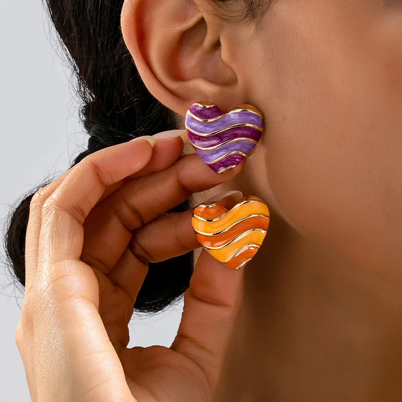 New Exaggerated Vintage Elegance Enamel Drip Oil Heart Stud Earrings for Women Abstract Art Unusual Earrings Fashion Jewelry