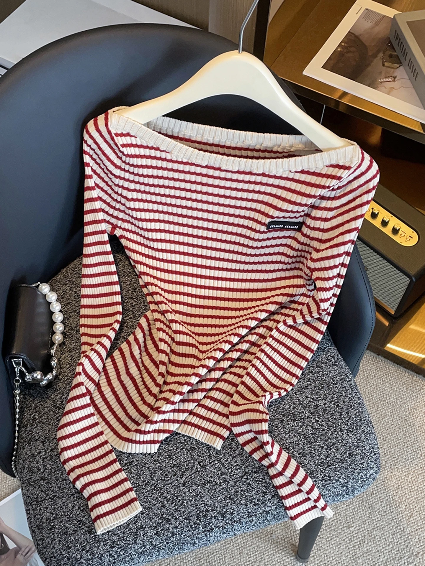 

Высококачественный женский вязаный свитер в полоску на одно плечо, простой дизайн для поездок на работу, стандартный крой, средний размер, длинный све