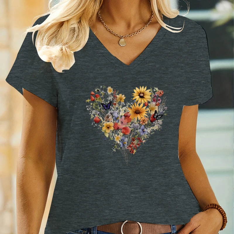 Beautiful Heart Shaped Bouquet Print T Shirt Women Short Sleeve Tops Vintage Butterfly Little Daisy Design Korean V-Neck T-Shirt