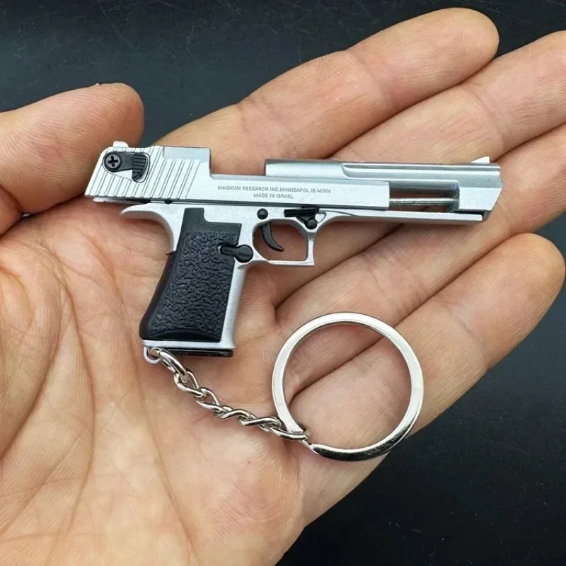 Alloy 1:4 Desert Eagle Pistol Keychain Ring Aritificial Gun Detachable Assemble Toy Gun Shoulder Bag Accessories Christmas Gift