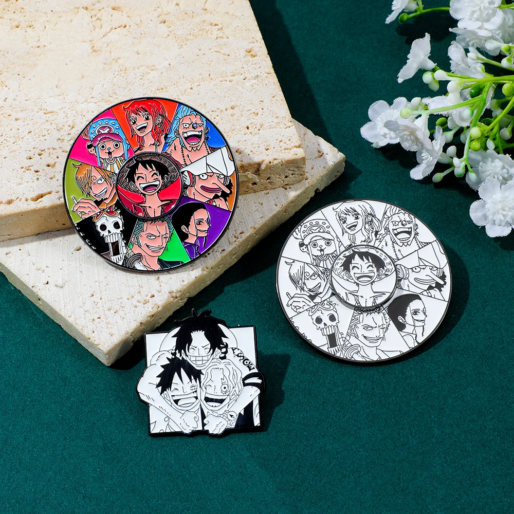 Anime Enamel Brooch Rotatable Straw Hat Pirates Lapel Pin Luffy Metal Badge Backpack Decor Accessory Jewelry Gift