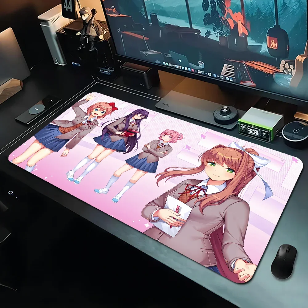Doki Anime L-Literature Club Custom Skin Gaming Mauspad Tastatur Mausmatten Schreibtischunterlage Zubehör für Teenager Mädchen Schlafzimmer