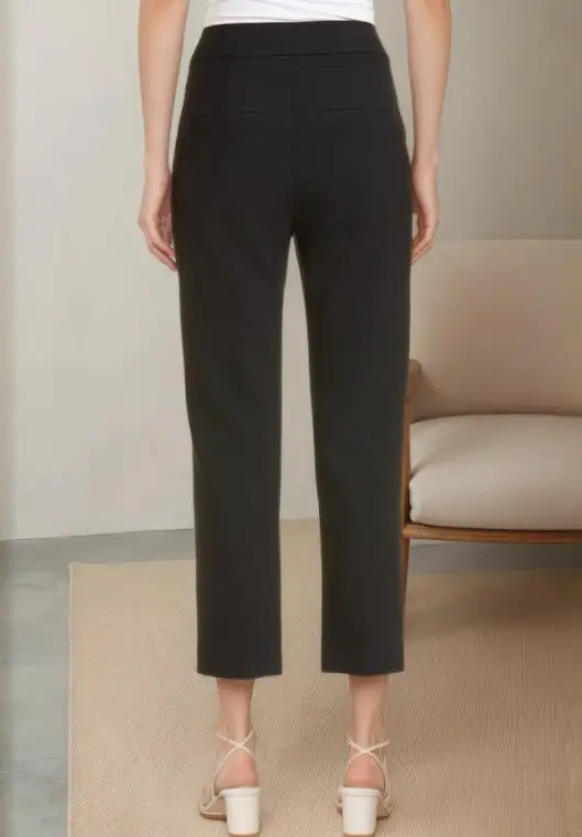 Pantaloni da donna slim fit per la primavera e l'estate, nuovi pantaloni corti con decorazione a bottoni a vita alta in tinta unita adatti per i pendolari