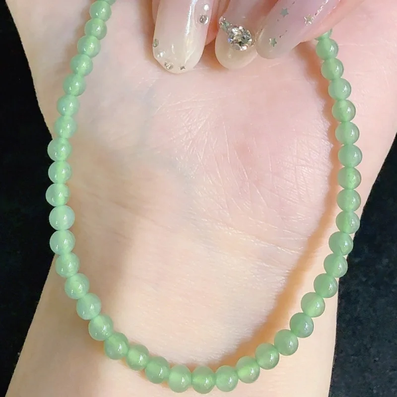 

High-end natural A-grade jadeite full-green gourd necklace with bright sunny green cabochon, a popular item in live streams, off
