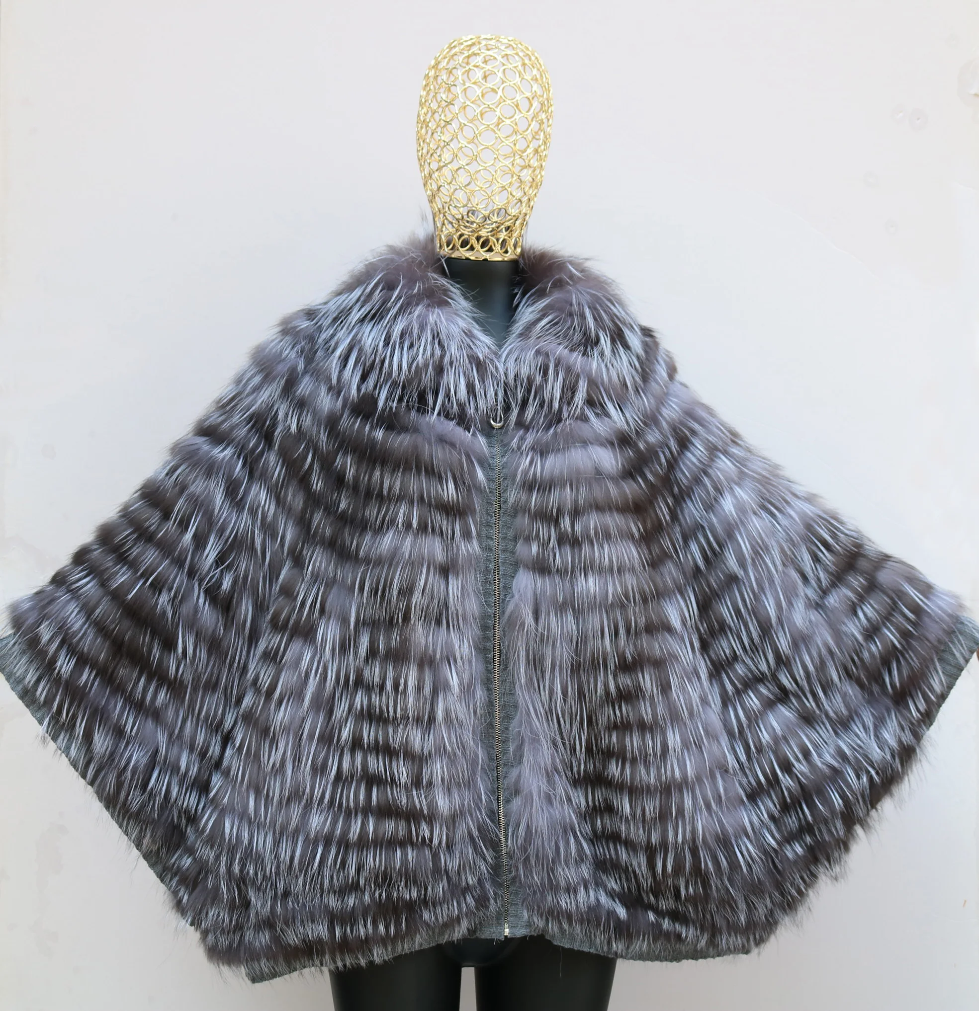 2026 Winter New Fur Strip Sewed Together Short Style Thin Raccoon Fur Fox Fur Coat Young Women's Coat