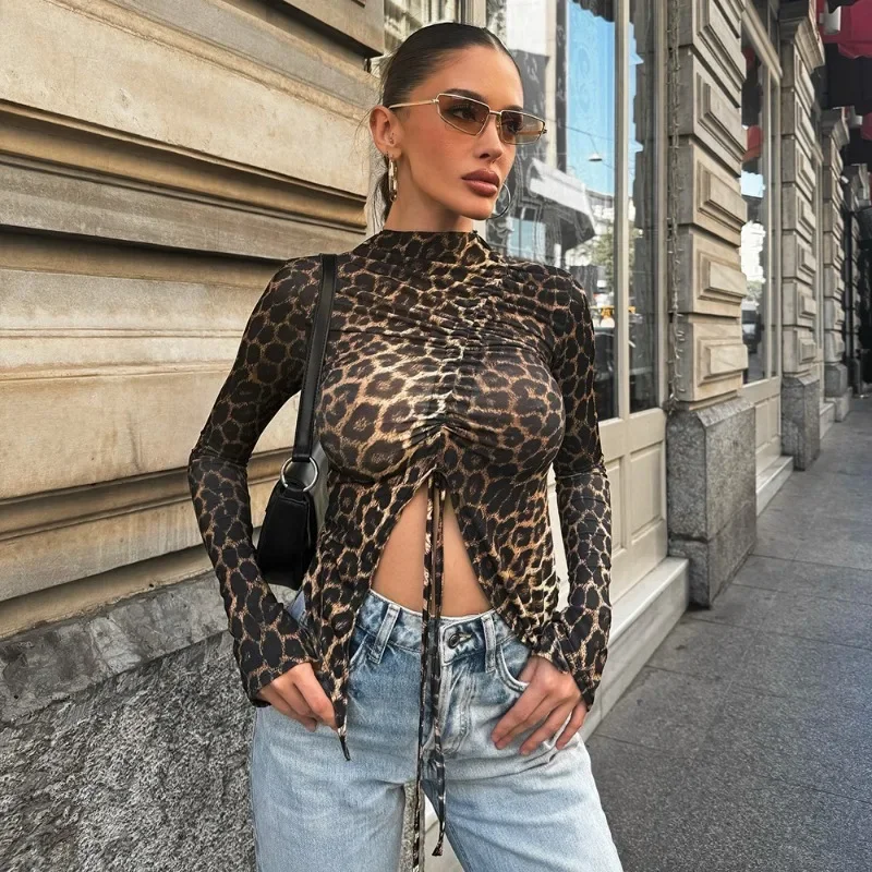 Mulheres personalizadas: blusa curta com cordão com estampa de leopardo e camiseta justa de manga comprida