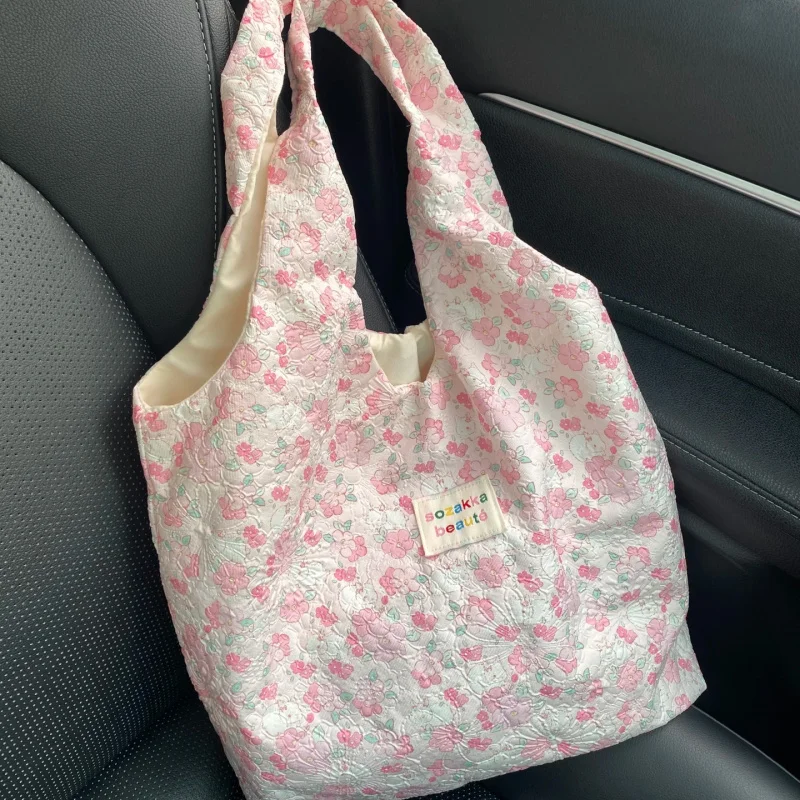 

Корейская парусиновая сумка с розовым цветком для женщин, новинка 2025 года, большая вместительная сумка-тоут на одно плечо с вышивкой, пригородная сумка подмышками